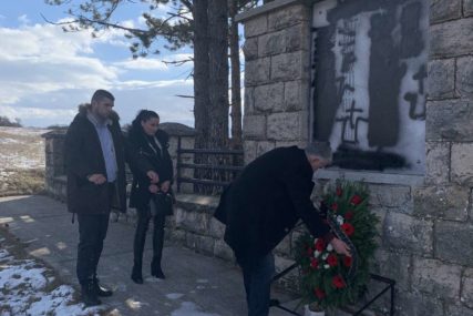OSKRNAVLJEN SPOMENIK ŽRTVAMA USTAŠKOG TERORA Srbi iz Livna uznemireni, ministri digli glas