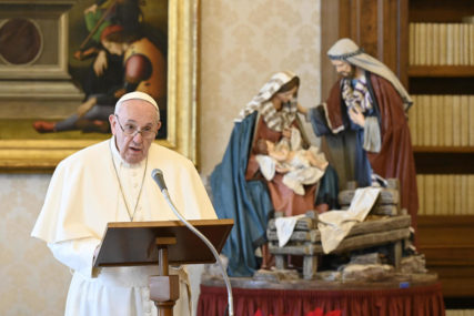 Papa Franjo osudio nasilje nad ženama: Pozvao društvo da čuje njihove patnje i da ih zaštiti