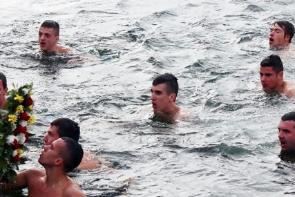 TRADICIJA KOJA SE NE PREKIDA Sutra plivanje za časni krst u Trebišnjici i na Bilećkom jezeru
