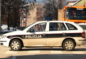 Saobraćajna nesreća u Sarajevu: Dijelovi 2 auta rasuti po cesti, VELIKA MATERIJALNA ŠTETA