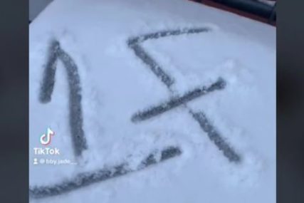 REKLI SU DA BUDE NA OPREZU Djevojka vidjela čudnu poruku u snijegu, kada je pitala šta znači odgovori su je PRESTRAVILI (VIDEO)