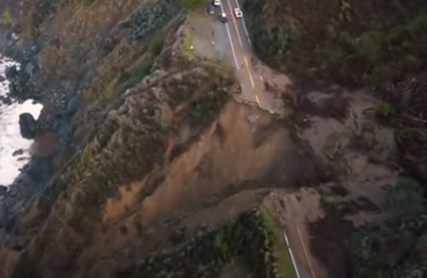 Dio auto-puta propao u okean: Obilne kiše u Kaliforniji uzrokovale probleme (VIDEO)