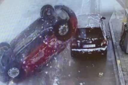 Samo srećom IZBJEGAO SMRT: Automobil se prevrnuo na krov, pa klizio po zaleđenom putu (VIDEO)
