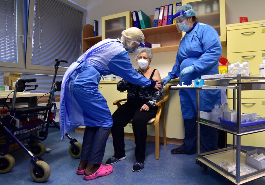 Korona u Sloveniji: Preminulo petoro ljudi, za jedan dan utvrđeno još 740 zaraženih virusom