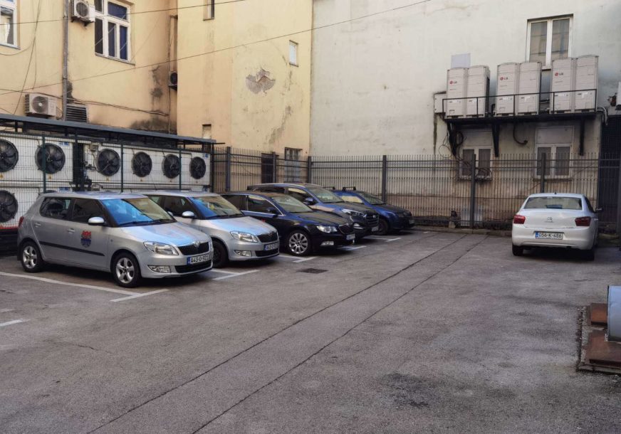 PORUKA GRADSKE UPRAVE "Službena vozila van radnog vremena samo za inspekciju i komunalnu policiju"