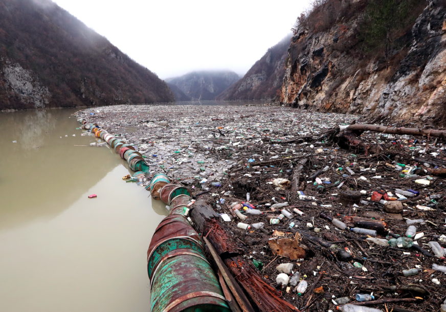 "Rad hidroelektrane nije ugrožen" Nadležni ističu da se otpad s brane u Višegradu uklanja svakodnevno