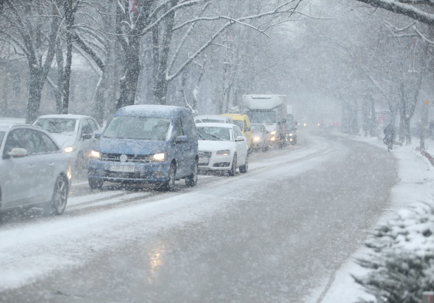 Proljeće u januaru nas odviklo od niskih temperatura: Šta vozači treba da urade prije sjedanja u kola tokom hladnih dana
