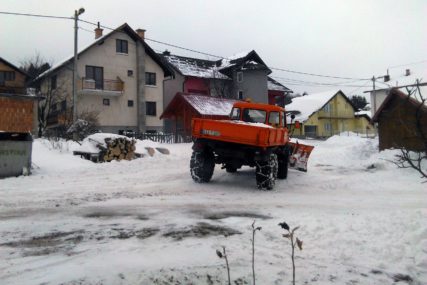 TRI SELA BEZ STRUJE Snijeg izazvao kvarove na mreži