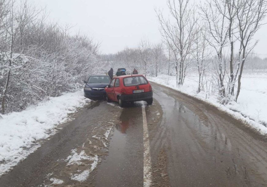 NESVAKIDAŠNJA SAOBRAĆAJKA KOD BIJELJINE Sudarili se svekar i snaha, muškarac teže povrijeđen