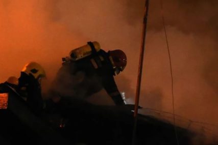 POŽAR KOD BANJALUKE Gorjela vikendica, pet vatrogasaca gasilo vatrenu stihiju (FOTO)