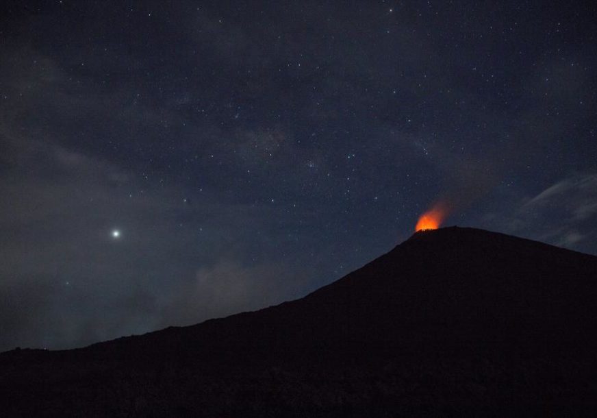 OBLACI DIMA I PEPELA Erupcija vulkana Semeru na indonežanskom ostrvu Java