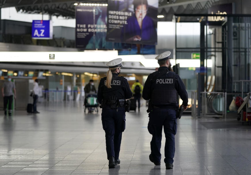 BORBA PROTIV TERORIZMA  U Danskoj i Njemačkoj uhapšeno 14 ljudi, policija pronašla oružje i hemikalije za izradu eksploziva