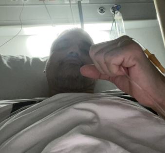 KONAČNO SE BOLJE OSJEĆA Prva fotografija Čedomira Jovanovića iz bolnice