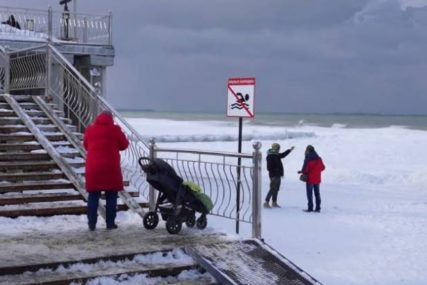 NEOBIČAN PRIZOR Zaledila obala Baltičkog mora u Poljskoj i Rusiji (VIDEO)