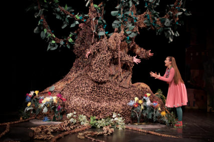 PREMIJERA PREDSTAVE "Djevojčica i drvo" danas u Dječijem pozorištu RS