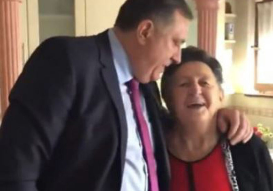 Gorica objavila snimak  Dodika koji pjeva s majkom: "Iako je ljudina, u njenom srcu još je dijete" (VIDEO)