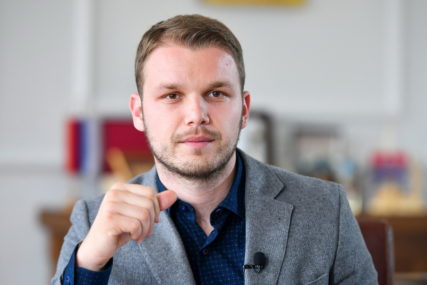 U IZOLACIJI Gradonačelnik na onlajn platformi pratio konferenciju u Izraelu