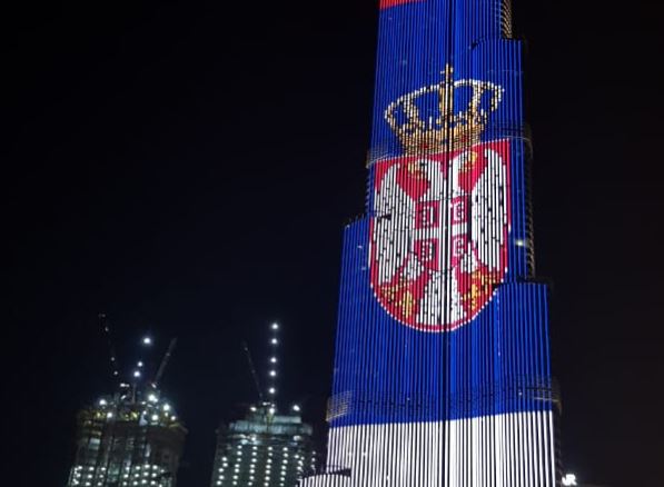 DUBAI U BOJAMA SRPSKE TROBOJKE Emirati odali počast Srbiji povodom Dana državnosti (FOTO)
