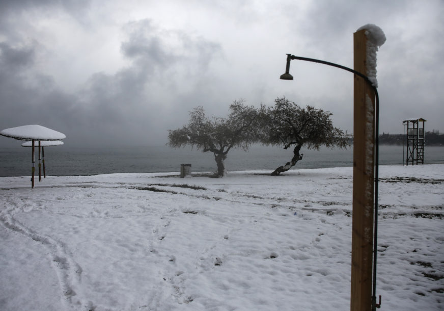 SNIJEG PREKRIO AKROPOLJ Nezapamćena zima u Grčkoj, dijelovi Atine ostali bez struje (FOTO)