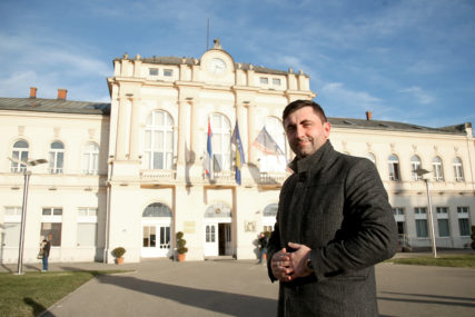 Šef Kabineta gradonačelnika Bijeljine podnio ostavku: Petrović ostao bez jednog od najodanijih saradnika (FOTO)