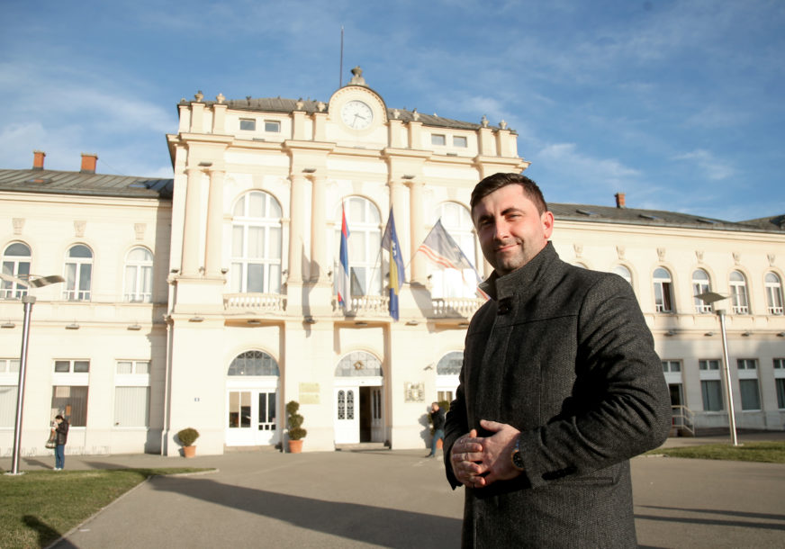 Šef Kabineta gradonačelnika Bijeljine podnio ostavku: Petrović ostao bez jednog od najodanijih saradnika (FOTO)