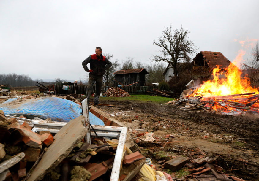 Vrijedni članovi Crvenog krsta u Crnoj Gori: Prikupljeno 56.000 evra pomoći za stanovnike pogođene zemljotresom