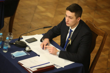 “TREBA DOBITI MIŠLJENJE PRIVREDE” Ilić predložio da se odluka o stopi poreza na nepokretnosti vrati na doradu