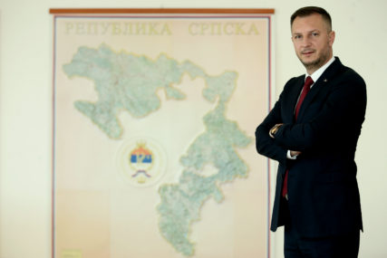 "Bošnjačka politika NEĆE USPJETI da zaustavi razvoj Srpske" Ćorić o potezu dvojice članova Predsjedništva