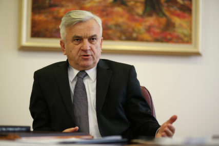Čubrilović o povećanju plata “Vlada pokazala snagu i hrabrost u teškom vremenu”