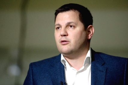 UDARIO U KAMION Nenad Borovčanin povrijeđen u udesu, sa suprugom otišao u bolnicu