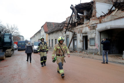 Nova šteta u Petrinji nakon zemljotresa: Tlo nastavlja da poigrava (VIDEO)