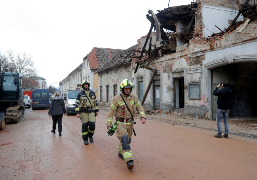 Nova šteta u Petrinji nakon zemljotresa: Tlo nastavlja da poigrava (VIDEO)