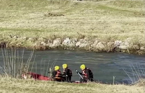 Prevrnuli se čamci na ušću rijeka Dravinje i Drave: U vodu upalo 11 ljudi, dvoje u bolnici