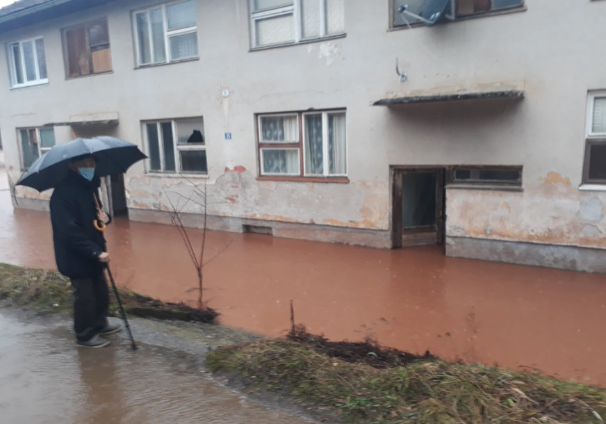 Kritično u Miljevini kod Foče: BISTRICA POPLAVILA dvije stambene zgrade i plastenike