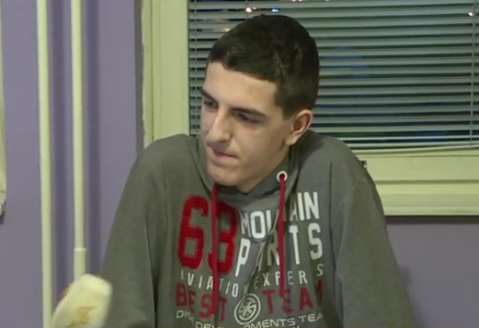 Stefan ima 15 godina, visok je 210 centimetara i muči JEDNU VELIKU MUKU
