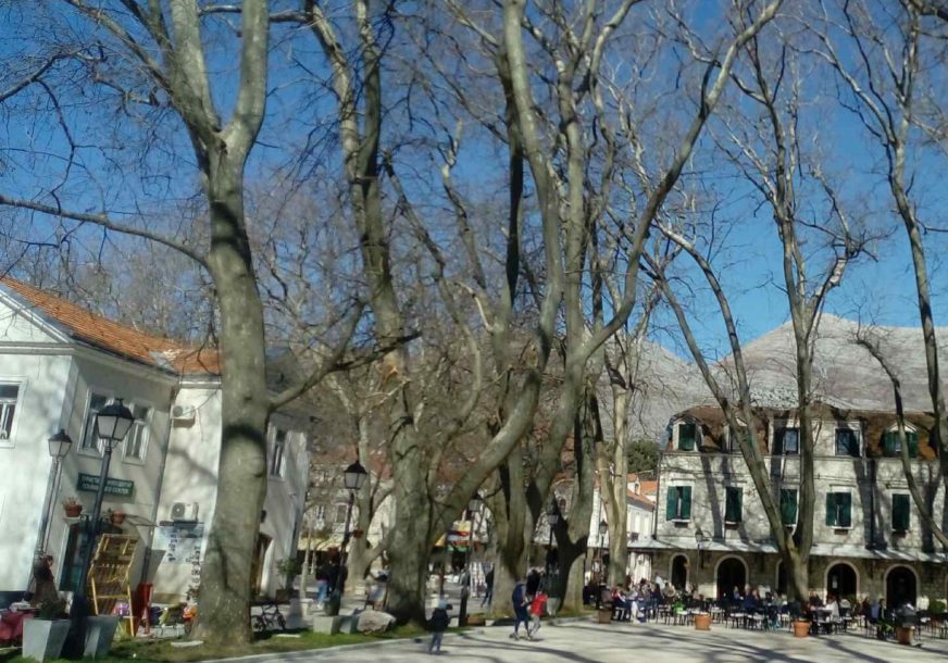 Crnogorci na vikendu u Trebinju: Pooštrene mjere u Crnoj Gori dovele susjede na jug Srpske