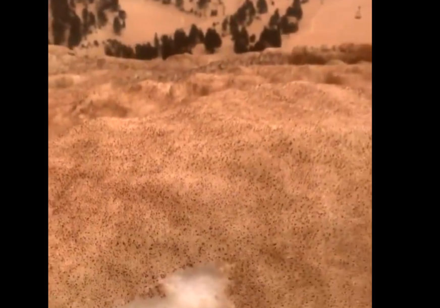 Snijeg na Alpama crvene boje: Pijesak iz Sahare stigao u Evropu (FOTO, VIDEO)
