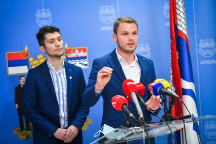 “SNSD kao OBRNUTI ROBIN HUD, pomaže bogatima”  Stanivuković kritikovao  odluku o poreskoj stopi na nepokretnost u Banjaluci