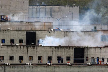 NEREDI U ČETIRI ZATVORA U pobuni zatvorenika u Ekvadoru poginulo 50 osoba