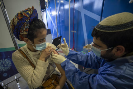 IMUNIZACIJA MODRENINIM VAKCINAMA Izrael počeo da vakciniše Palestince