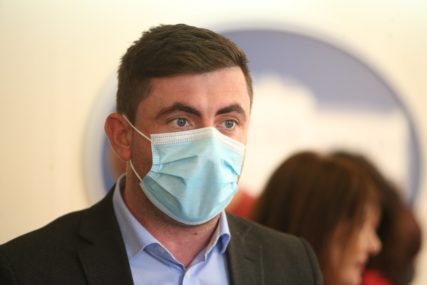 “NEZAKONITA IMENOVANJA” Petrović ovlastio službenike na čelu deset odjeljenja gradske uprave za vođenje upravnog postupka