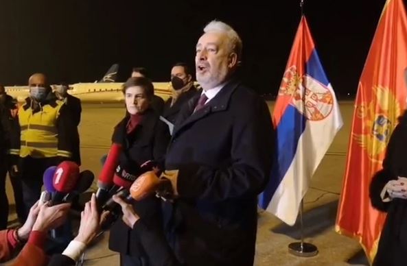 Na aerodrom u Podgorici sletio avion sa VAKCINAMA, dopremljene avionom države Srbije