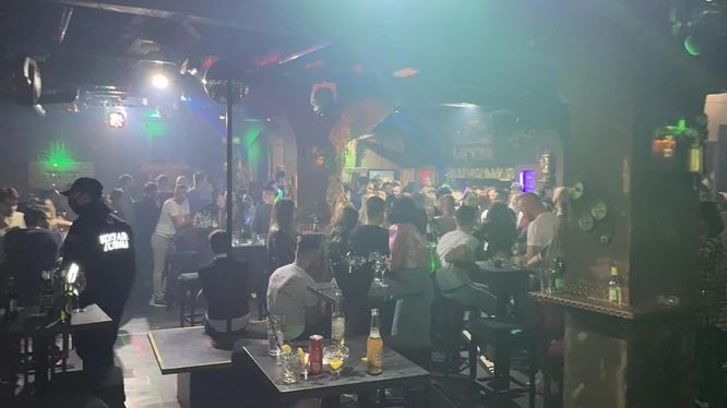 Kršili mjere na KORONA AFTER PARTIJU: U 10 sati ujutru policija upala u klub i zatekla više od 150 gostiju