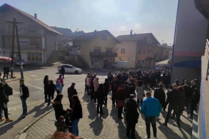 "Pravda je spora, ali dostižna" Prnjavorčani nastavljaju proteste povodom presude Mujkiću