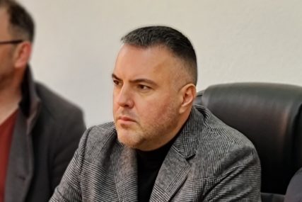"Došlo je vrijeme da Srpska napusti BHT" Vidović osudio izjavu novinara Elvira Bucala o ćirilici