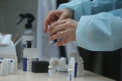 I DALJE DRUGI U EVROPI Prema posljednjim podacima u Srbiji vakcinisano 1.018.937 ljudi