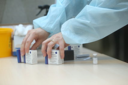 STIGAO DRUGI KONTINGENT Avion sa vakcinama koje je Srbija donirala Crnoj Gori sletio u Podgoricu