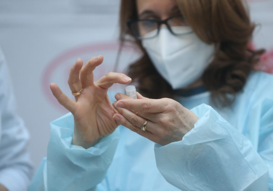 "Nakon imunizacije smo zaštićeniji, ali ne potpuno zaštićeni" Dr Popadić otkrio kada ćemo moći skinuti maske
