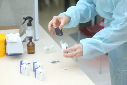 Vakcinisano 40 zdravstvenih radnika: Počela vakcinacija u Univerzitetskoj bolnici u Foči