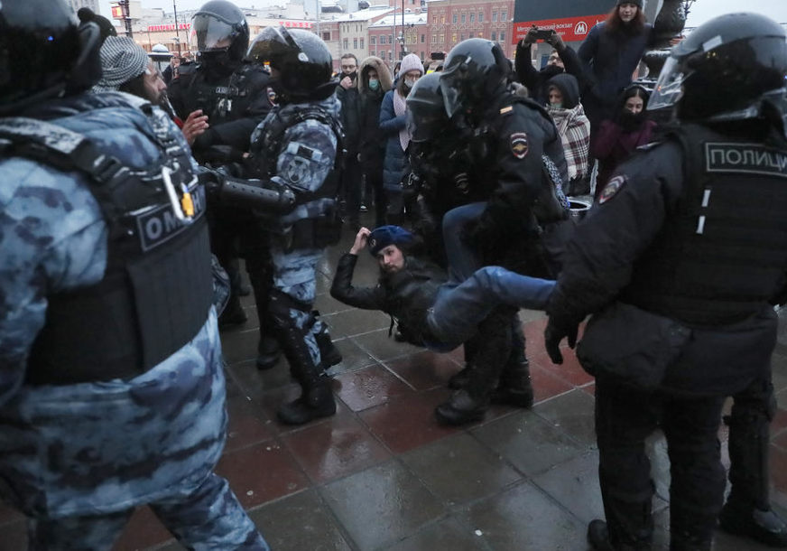 Uhapšene 972 osobe nakon sudskih procesa: Učestvovali na neodobrenim protestima u Rusiji
